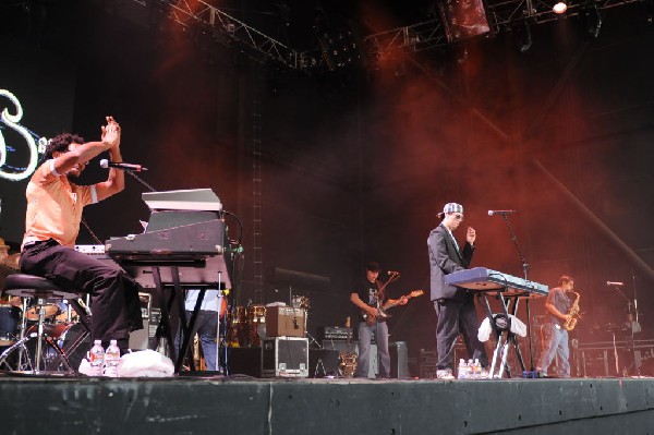 Salvador Santana Band at the Verizon Wireless Amphitheater