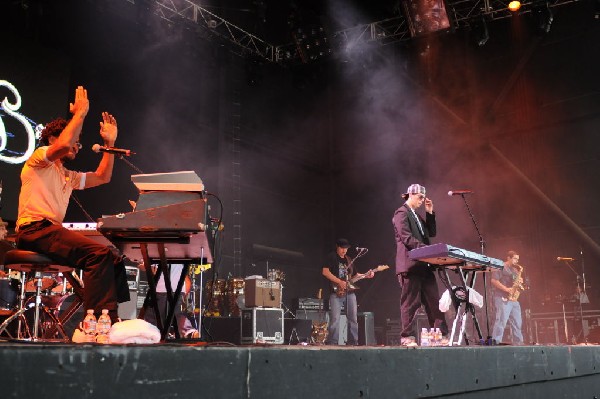 Salvador Santana Band at the Verizon Wireless Amphitheater