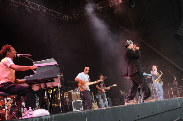 Salvador Santana Band at the Verizon Wireless Amphitheater