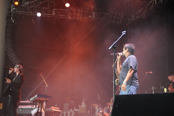 Salvador Santana Band at the Verizon Wireless Amphitheater