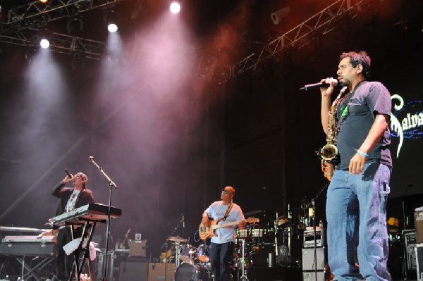 Salvador Santana Band at the Verizon Wireless Amphitheater