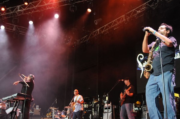 Salvador Santana Band at the Verizon Wireless Amphitheater