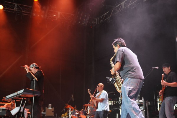 Salvador Santana Band at the Verizon Wireless Amphitheater