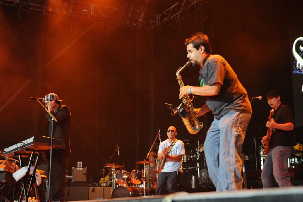 Salvador Santana Band at the Verizon Wireless Amphitheater