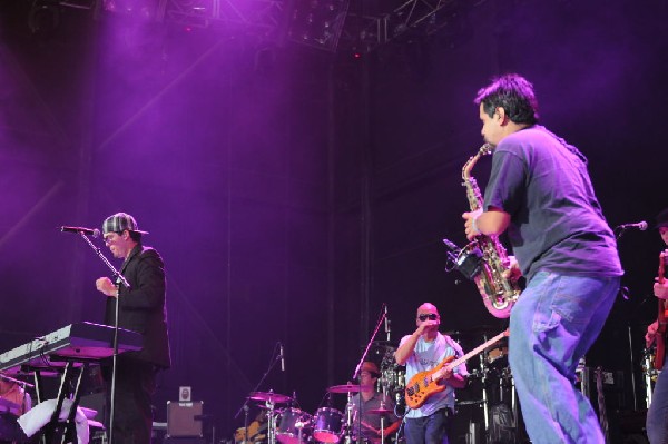 Salvador Santana Band at the Verizon Wireless Amphitheater