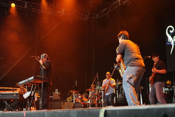 Salvador Santana Band at the Verizon Wireless Amphitheater