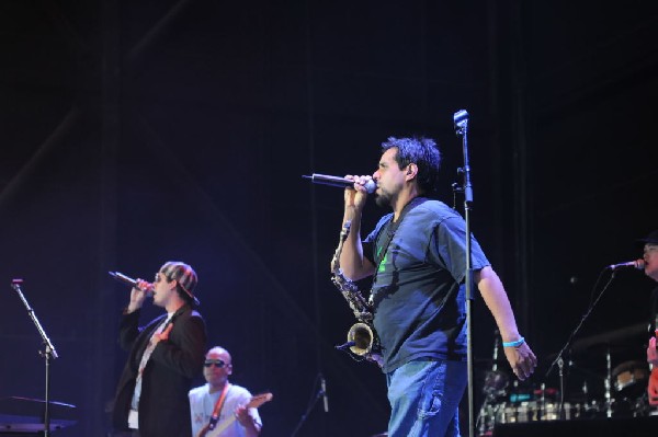 Salvador Santana Band at the Verizon Wireless Amphitheater
