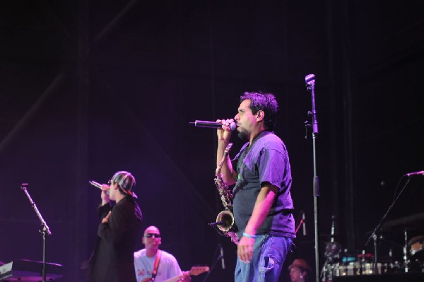 Salvador Santana Band at the Verizon Wireless Amphitheater