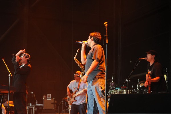 Salvador Santana Band at the Verizon Wireless Amphitheater