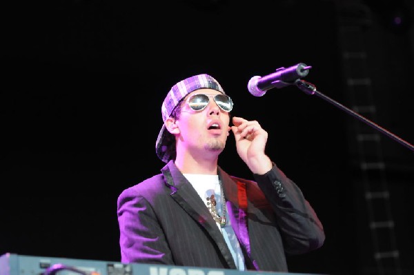 Salvador Santana Band at the Verizon Wireless Amphitheater