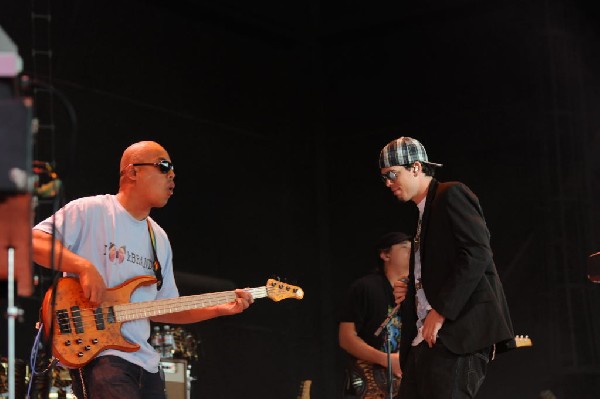 Salvador Santana Band at the Verizon Wireless Amphitheater