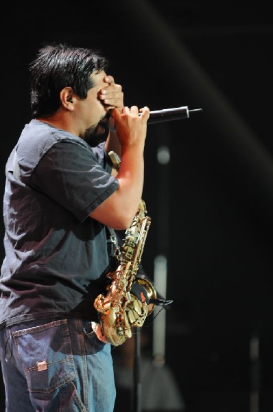 Salvador Santana Band at the Verizon Wireless Amphitheater
