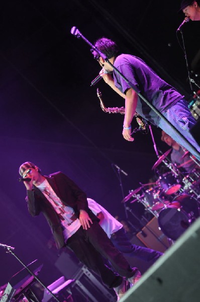 Salvador Santana Band at the Verizon Wireless Amphitheater