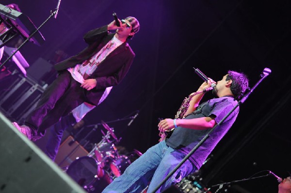 Salvador Santana Band at the Verizon Wireless Amphitheater