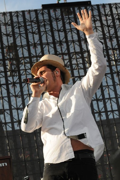 Serj Tankian at Ozzfest 2008, Pizza Hut Park, Frisco, Texas