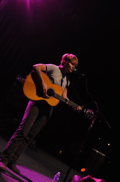 Shawn Colvin at the Help Austin Help Haiti Benefit, Austin Music Hall