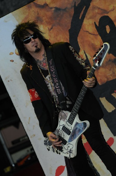 Sixx:A.M. at the Verizon Wireless Amphitheater, Selma, Texas