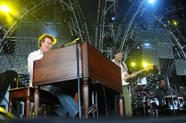 Steve Winwood at the  Verizon Wireless Amphitheater