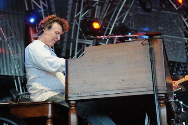 Steve Winwood at the  Verizon Wireless Amphitheater