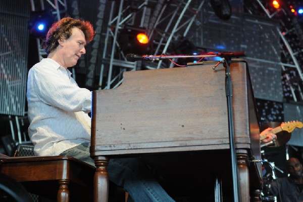 Steve Winwood at the  Verizon Wireless Amphitheater