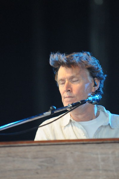 Steve Winwood at the  Verizon Wireless Amphitheater