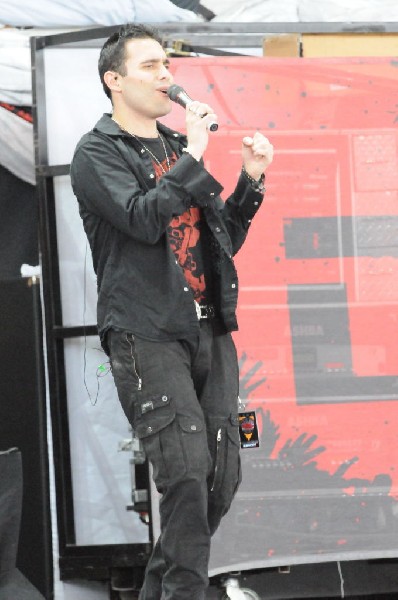 Trapt at the Verizon Wireless Amphitheater, Selma, Texas