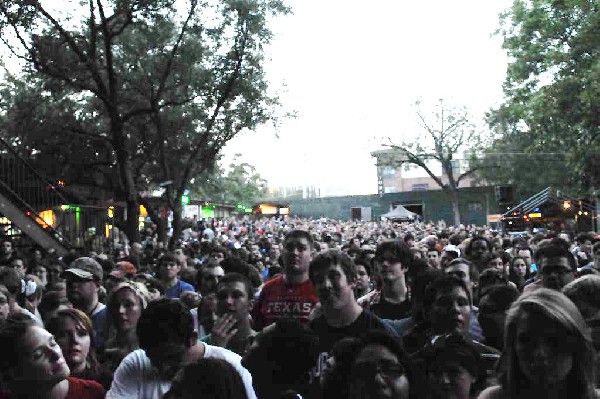 Weezer at Stubb's BarBQ, Austin, Texas 06/06/11 - photo by Jeff Barringer