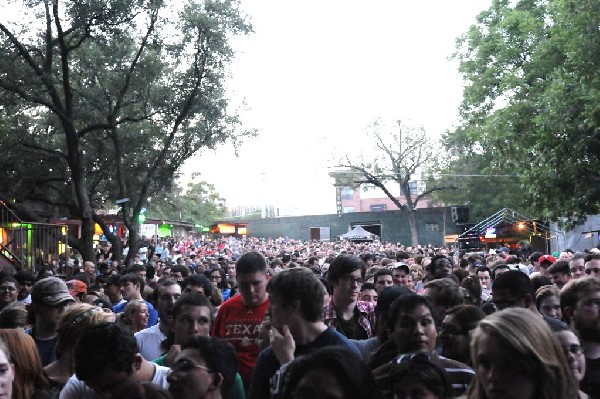 Weezer at Stubb's BarBQ, Austin, Texas 06/06/11 - photo by Jeff Barringer