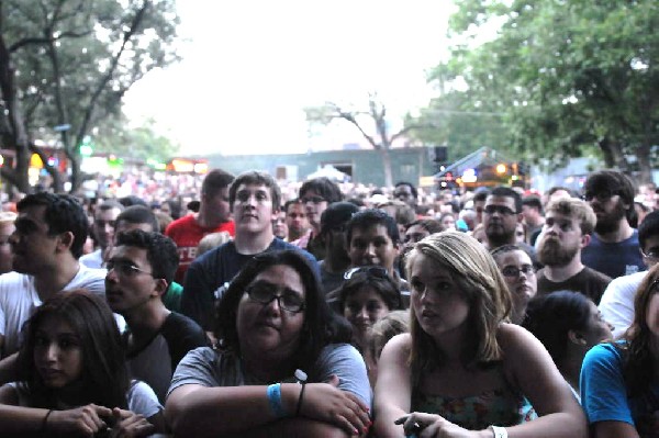 Weezer at Stubb's BarBQ, Austin, Texas 06/06/11 - photo by Jeff Barringer