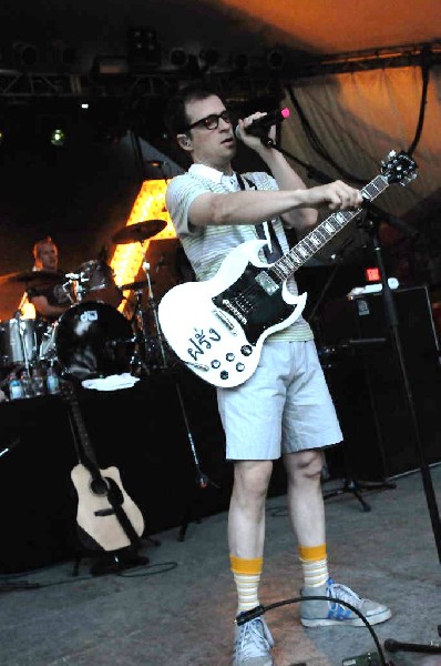 Weezer at Stubb's BarBQ, Austin, Texas 06/06/11 - photo by Jeff Barringer