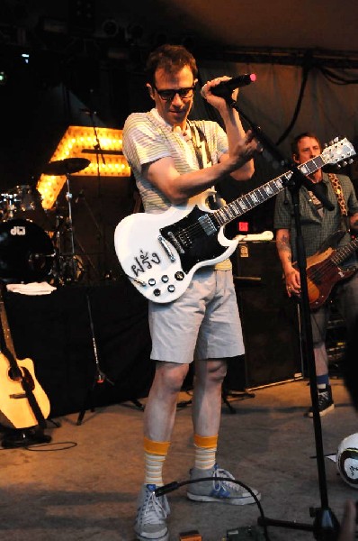 Weezer at Stubb's BarBQ, Austin, Texas 06/06/11 - photo by Jeff Barringer