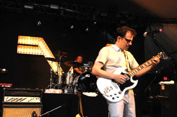 Weezer at Stubb's BarBQ, Austin, Texas 06/06/11 - photo by Jeff Barringer