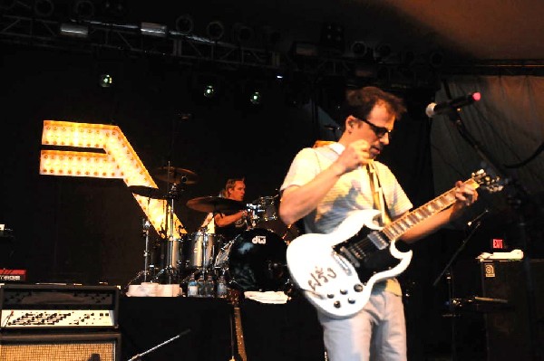 Weezer at Stubb's BarBQ, Austin, Texas 06/06/11 - photo by Jeff Barringer