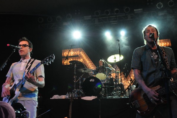 Weezer at Stubb's BarBQ, Austin, Texas 06/06/11 - photo by Jeff Barringer