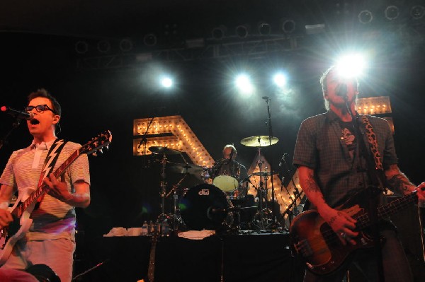 Weezer at Stubb's BarBQ, Austin, Texas 06/06/11 - photo by Jeff Barringer