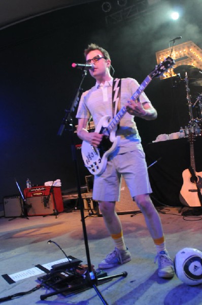 Weezer at Stubb's BarBQ, Austin, Texas 06/06/11 - photo by Jeff Barringer