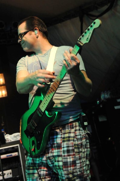 Weezer at Stubb's BarBQ, Austin, Texas 06/06/11 - photo by Jeff Barringer