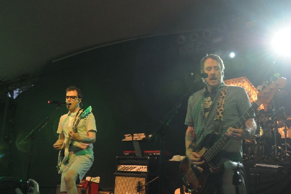 Weezer at Stubb's BarBQ, Austin, Texas 06/06/11 - photo by Jeff Barringer