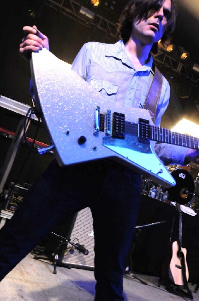 Weezer at Stubb's BarBQ, Austin, Texas 06/06/11 - photo by Jeff Barringer