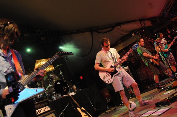 Weezer at Stubb's BarBQ, Austin, Texas 06/06/11 - photo by Jeff Barringer