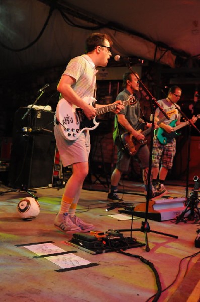 Weezer at Stubb's BarBQ, Austin, Texas 06/06/11 - photo by Jeff Barringer