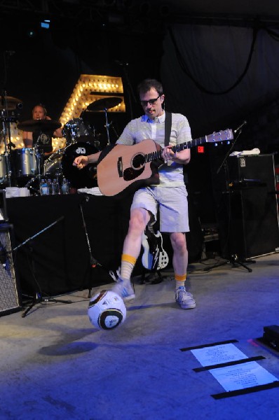 Weezer at Stubb's BarBQ, Austin, Texas 06/06/11 - photo by Jeff Barringer