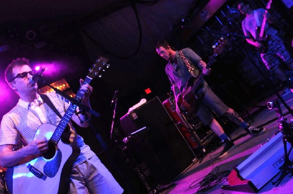 Weezer at Stubb's BarBQ, Austin, Texas 06/06/11 - photo by Jeff Barringer