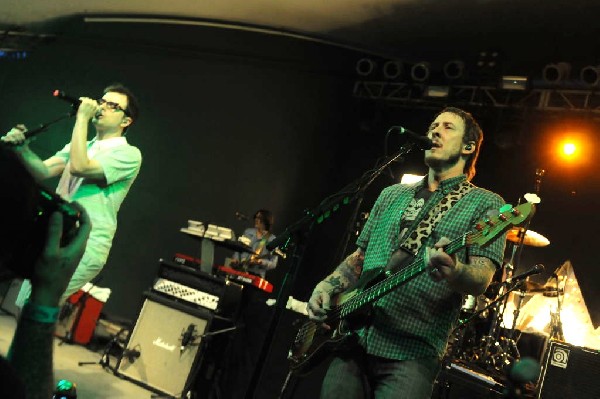 Weezer at Stubb's BarBQ, Austin, Texas 06/06/11 - photo by Jeff Barringer