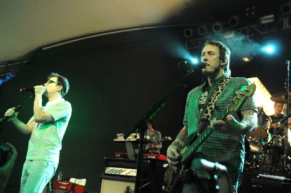 Weezer at Stubb's BarBQ, Austin, Texas 06/06/11 - photo by Jeff Barringer