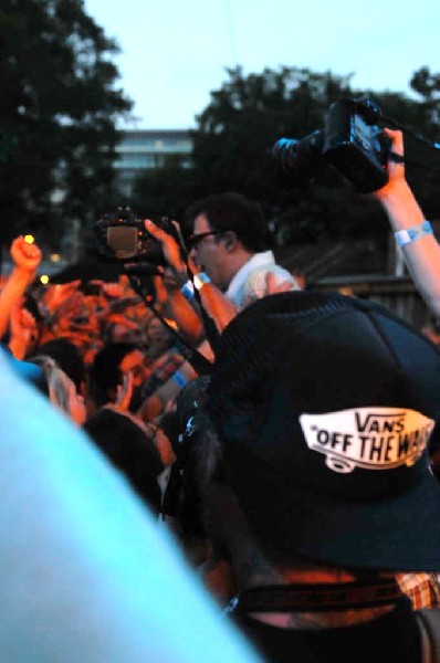 Weezer at Stubb's BarBQ, Austin, Texas 06/06/11 - photo by Jeff Barringer