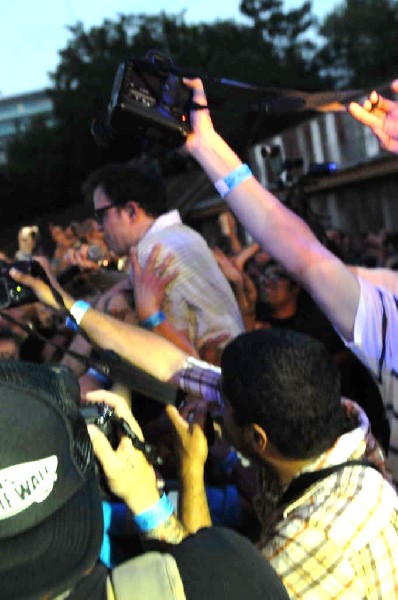 Weezer at Stubb's BarBQ, Austin, Texas 06/06/11 - photo by Jeff Barringer