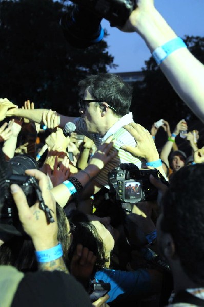 Weezer at Stubb's BarBQ, Austin, Texas 06/06/11 - photo by Jeff Barringer