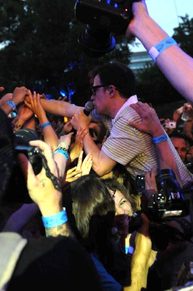 Weezer at Stubb's BarBQ, Austin, Texas 06/06/11 - photo by Jeff Barringer