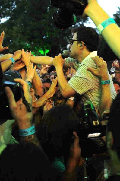 Weezer at Stubb's BarBQ, Austin, Texas 06/06/11 - photo by Jeff Barringer